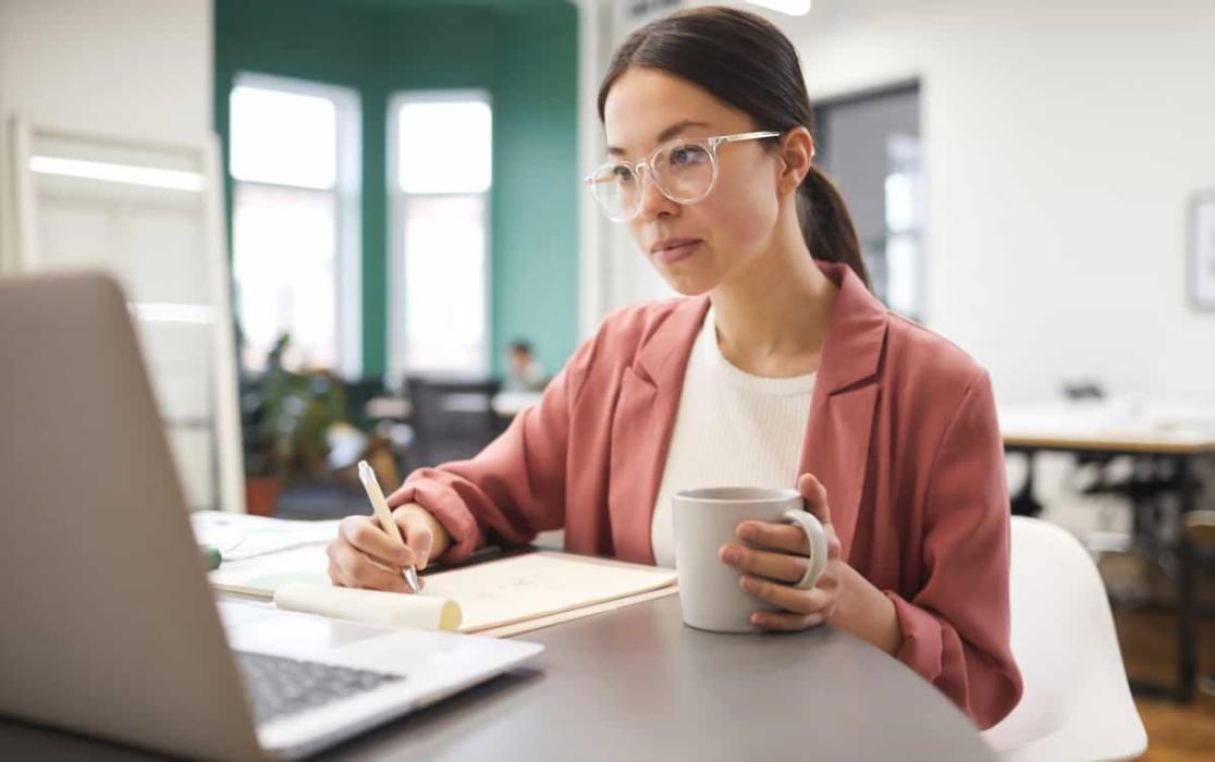 Анализ финансовых показателей и работа с бюджетными данными